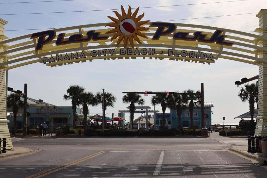 Lazy Palm 4 Pools Short Walk To Beach! Sleeps 5! Panama City Beach Exterior photo