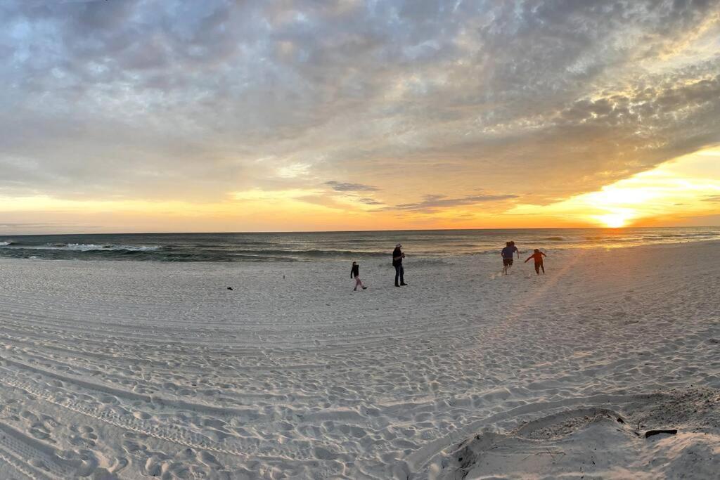 Lazy Palm 4 Pools Short Walk To Beach! Sleeps 5! Panama City Beach Exterior photo