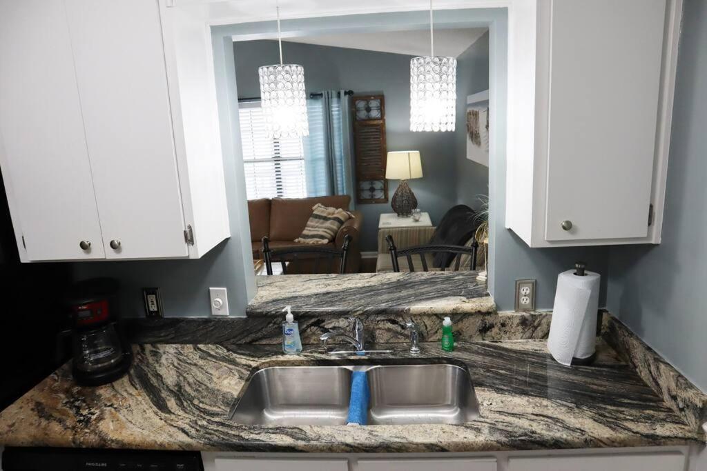 Lazy Palm 4 Pools Short Walk To Beach! Sleeps 5! Panama City Beach Exterior photo