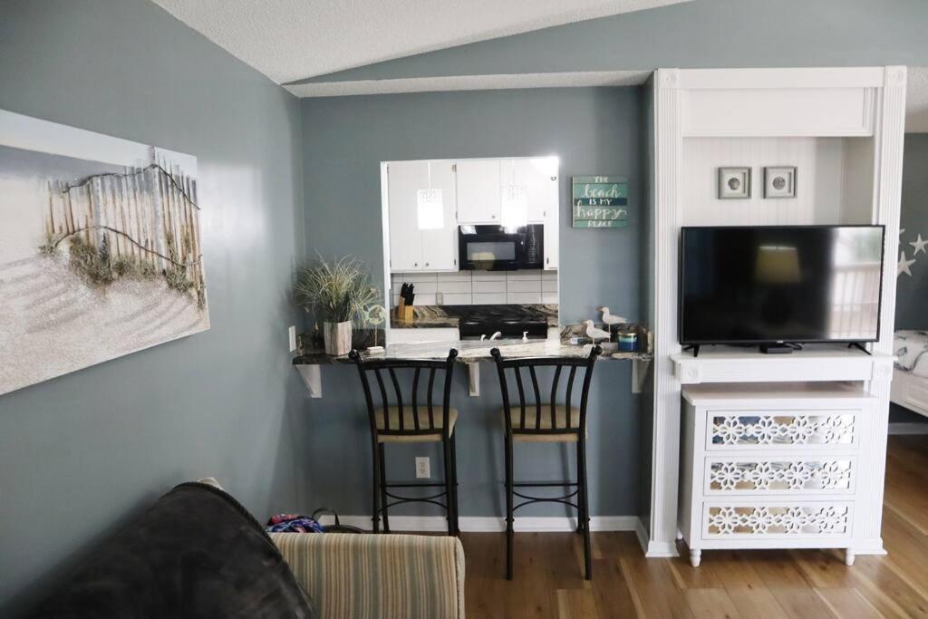 Lazy Palm 4 Pools Short Walk To Beach! Sleeps 5! Panama City Beach Exterior photo